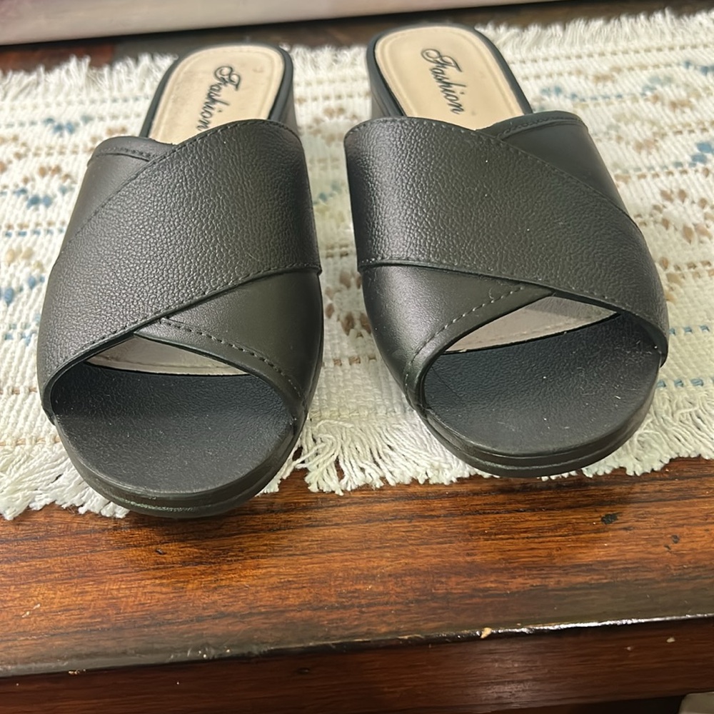Black Women's Slide Sandals from fashions size 7 1/2